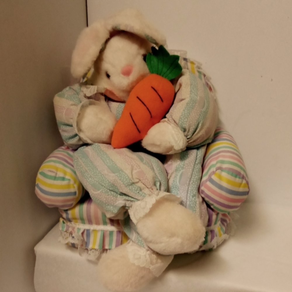 🌺RARE 🌼Kids Easter Rabbit Stuff Plush Rabbit Animal Figurine in a Chair Carrot